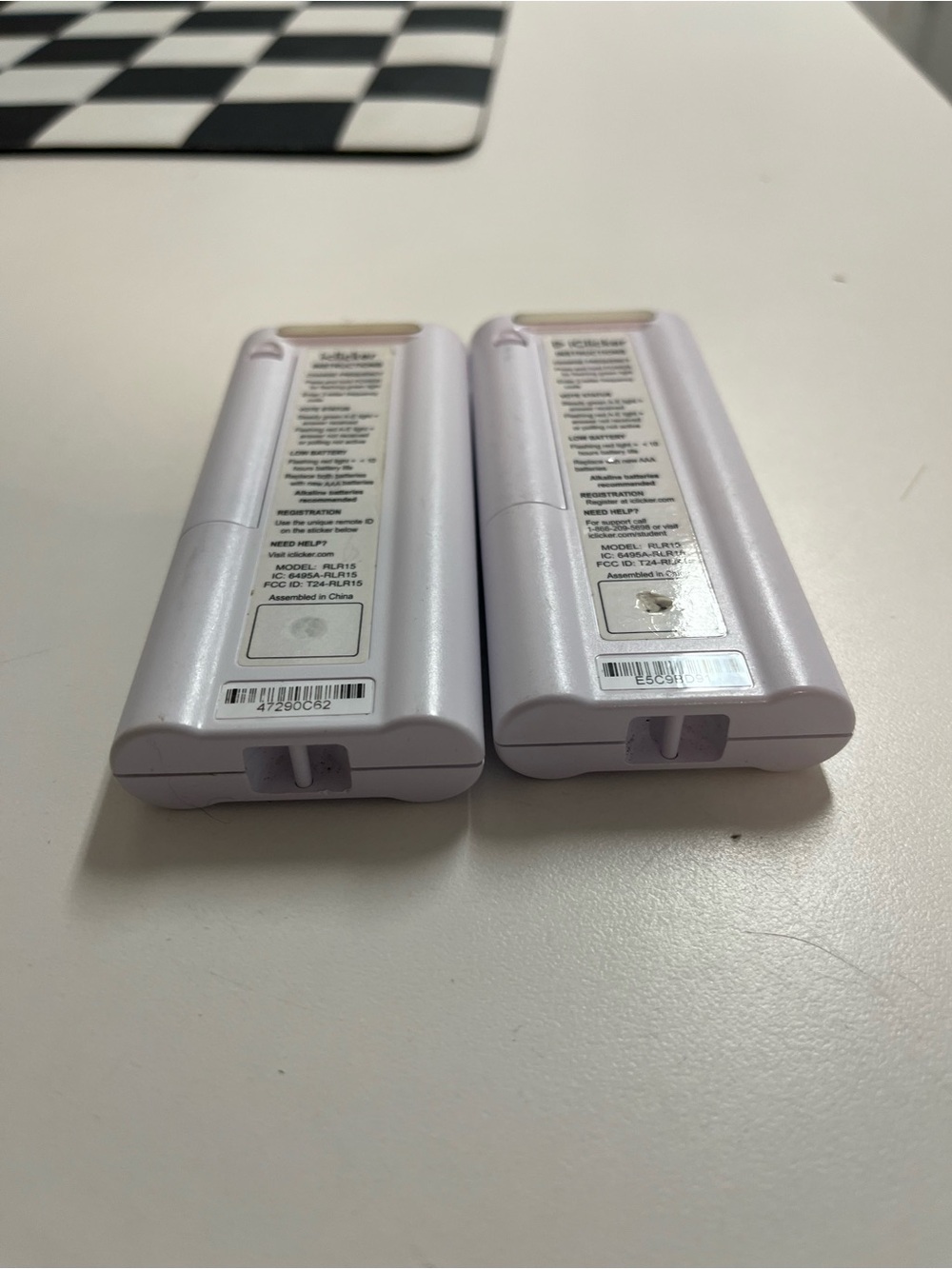 iClicker+ White Student Response Remote - Pair of Remotes - Picture 4 of 8
